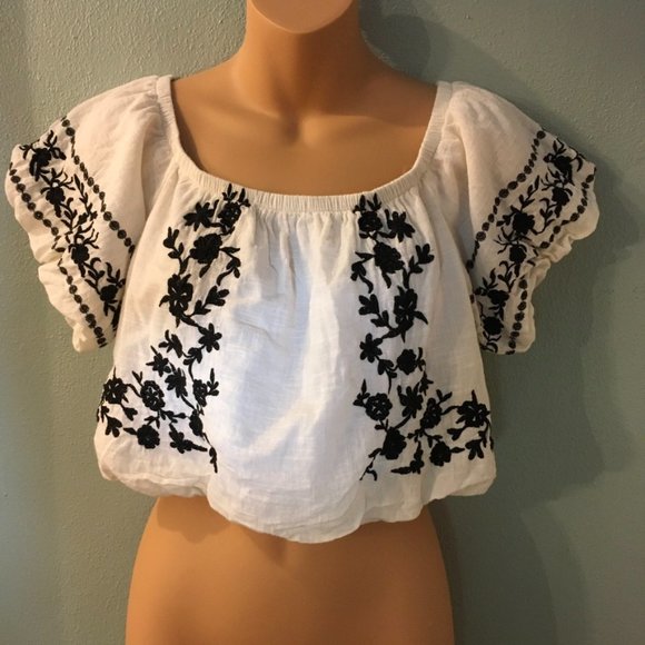 American Eagle Outfitters Tops - American Eagle Outfitters Crop Top